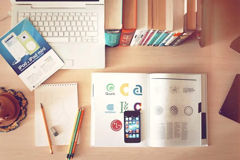 A desk set that earns its place